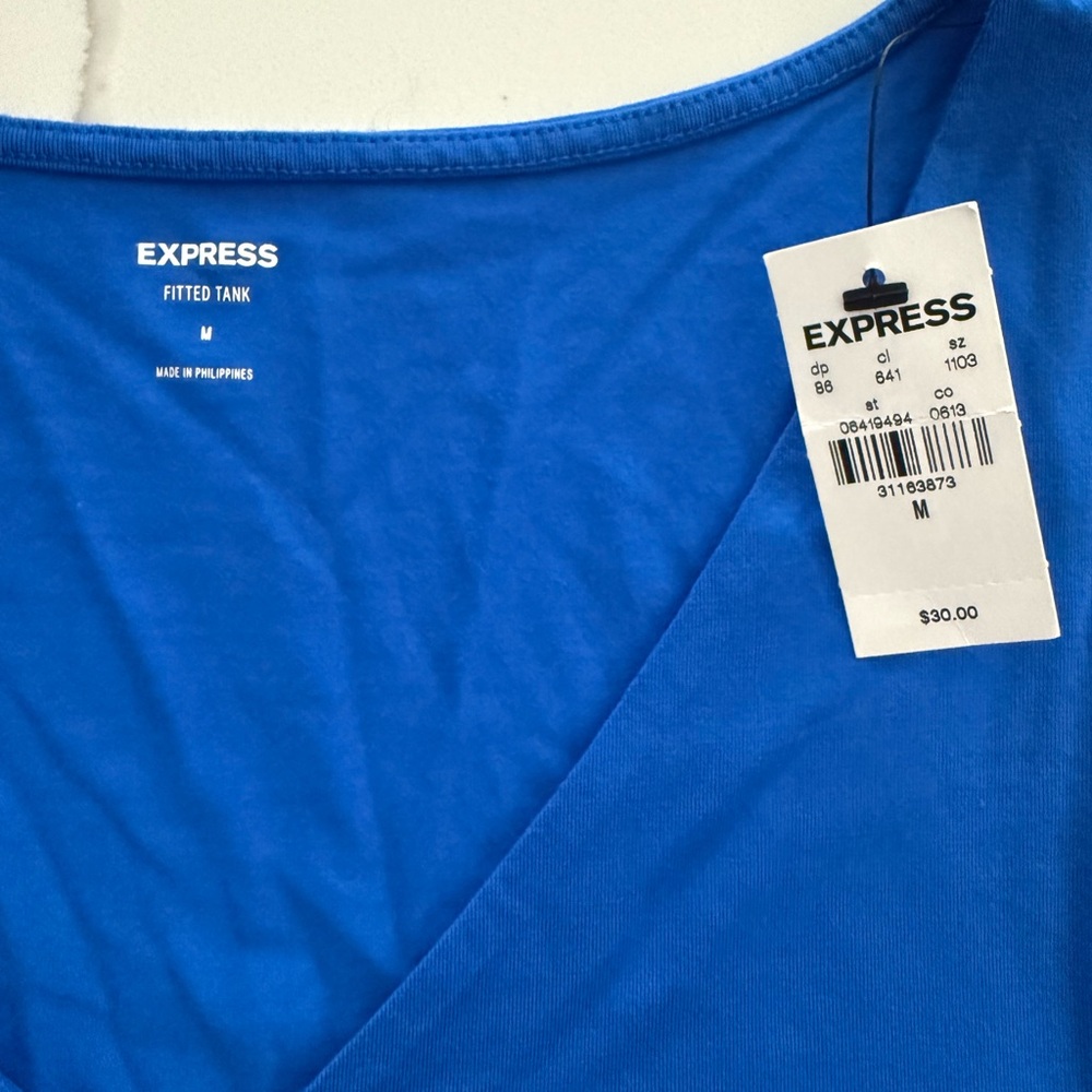 Express Women’s Fitted V-Neck Tank in Blue Size M New With Tags - Picture 3 of 6